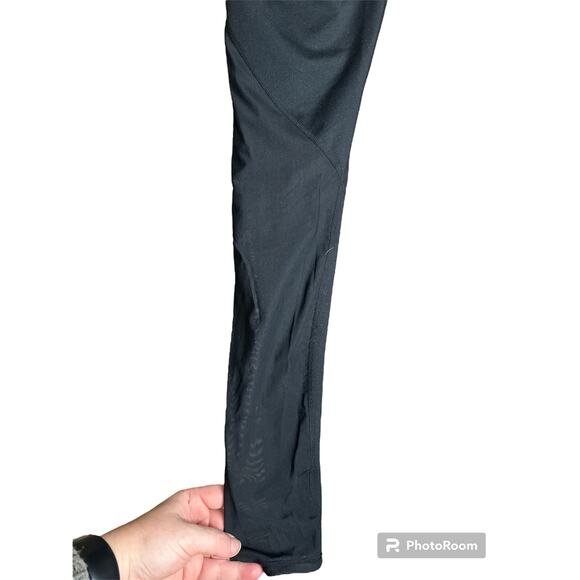 Fabletics Mesh Siding Hi Rise Black Crop Capri Hidden Pocket Leggings Size Small - Picture 3 of 5